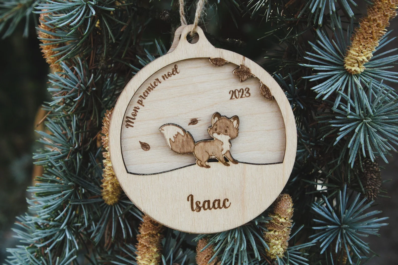 Aperçu 1 : Boule de Noël personnalisée bois • Renard • Prénom + Année • Décoration sapin • Premier Noël bébé • Fait main • Idée cadeau Noël