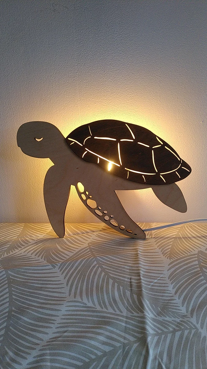 Aperçu 1 : Lampe murale tortue en bois